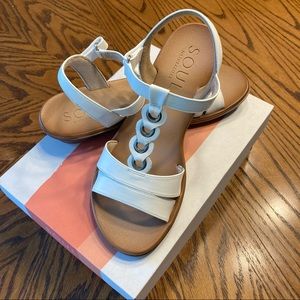 Naturalized Soul Shelly white Sandal size 8 1/2